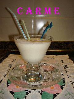 Una foto de Batido de chirimoya con piña y coco