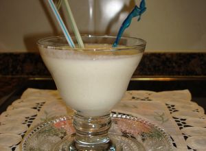 Una foto de Batido de chirimoya con piña y coco