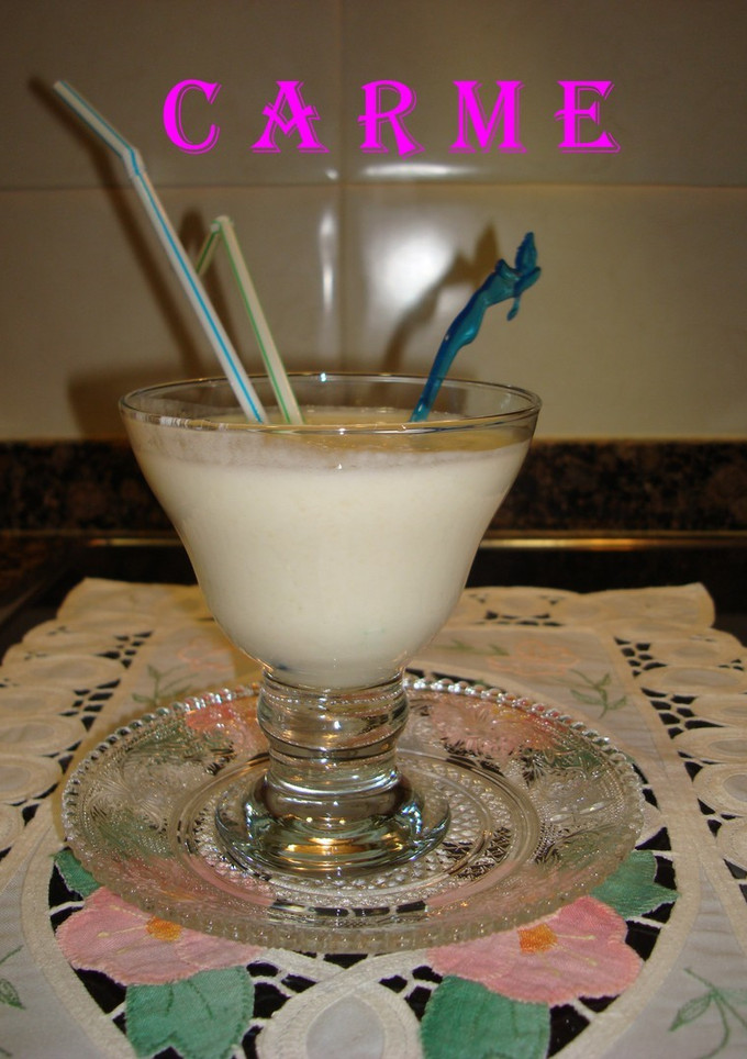Una foto de Batido de chirimoya con piña y coco