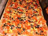 Pizza casera con muchos ingredientes