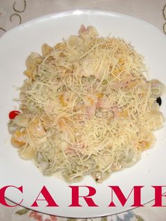 Una foto de Pasta tricolor con bechamel para niños y mayores