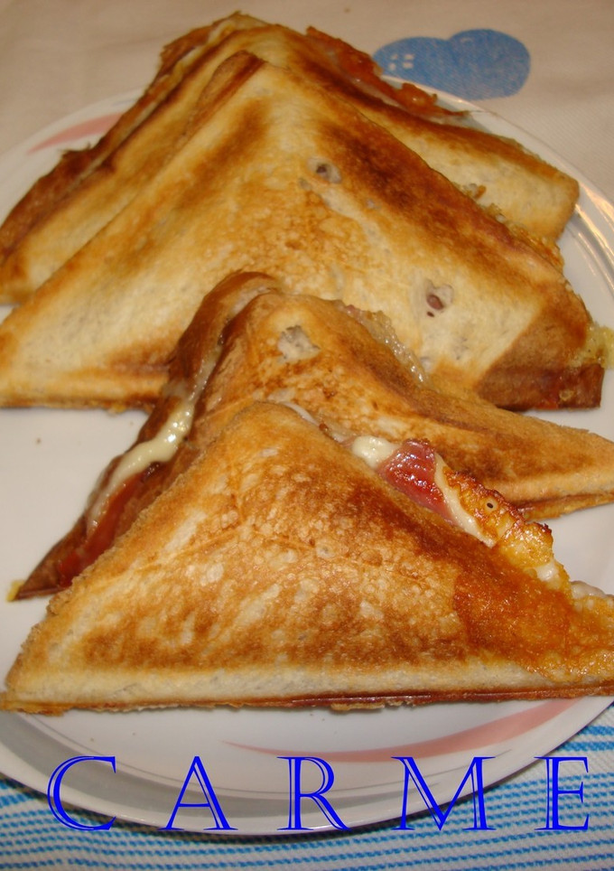 Una foto de Triangulo de jamón Ibérico con queso
