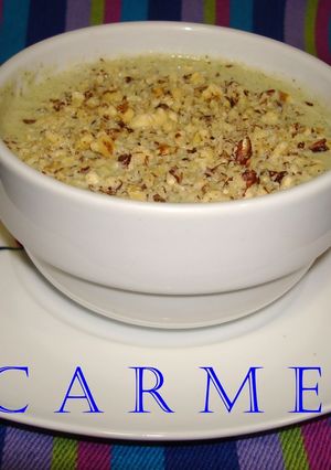 Una foto de Crema de calabacín con paté ibérico y nueces