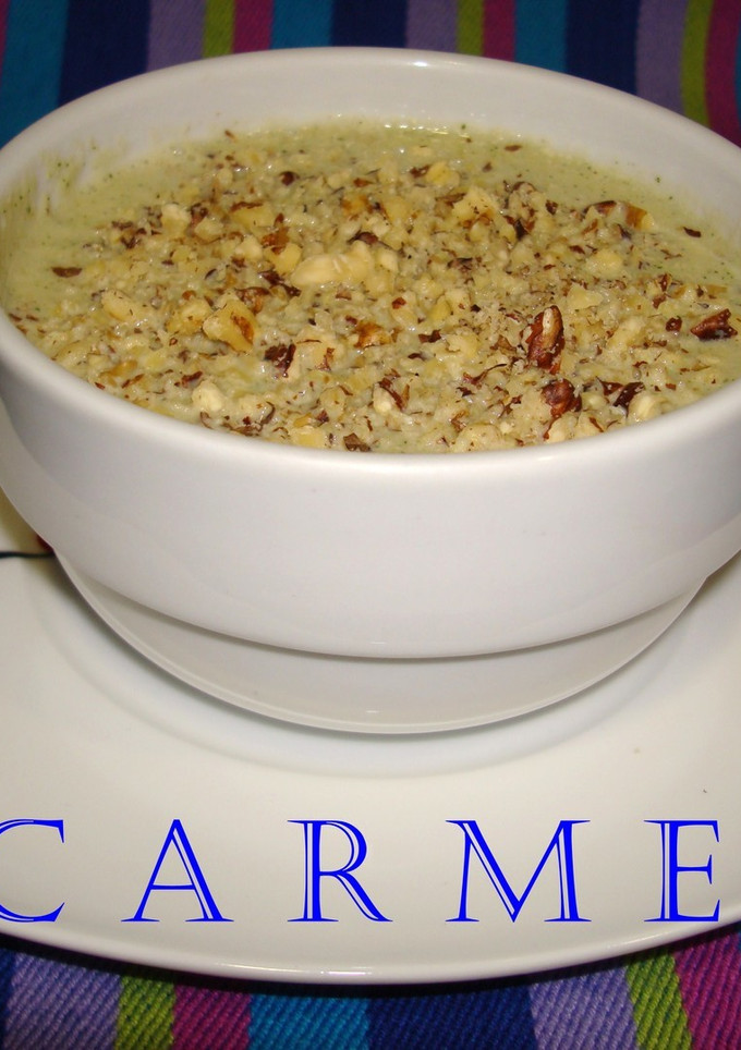 Una foto de Crema de calabacín con paté ibérico y nueces