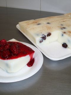 Una foto de Natillas con moras