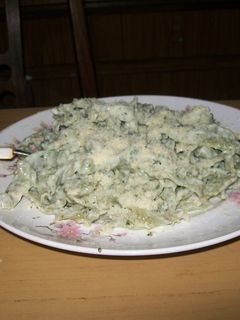 Una foto de Tallarines de espinaca con salsa a la crema