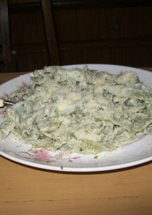 Una foto de Tallarines de espinaca con salsa a la crema