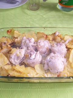 Una foto de Colita de cuadril con salsa de ajo y pimientos en corona de verduras