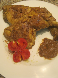 Una foto de Pollo o picantones con salsa de mostaza
