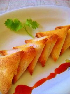 Una foto de Triángulos de jamón york y queso