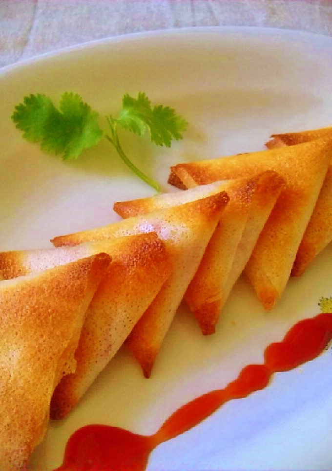Una foto de Triángulos de jamón york y queso