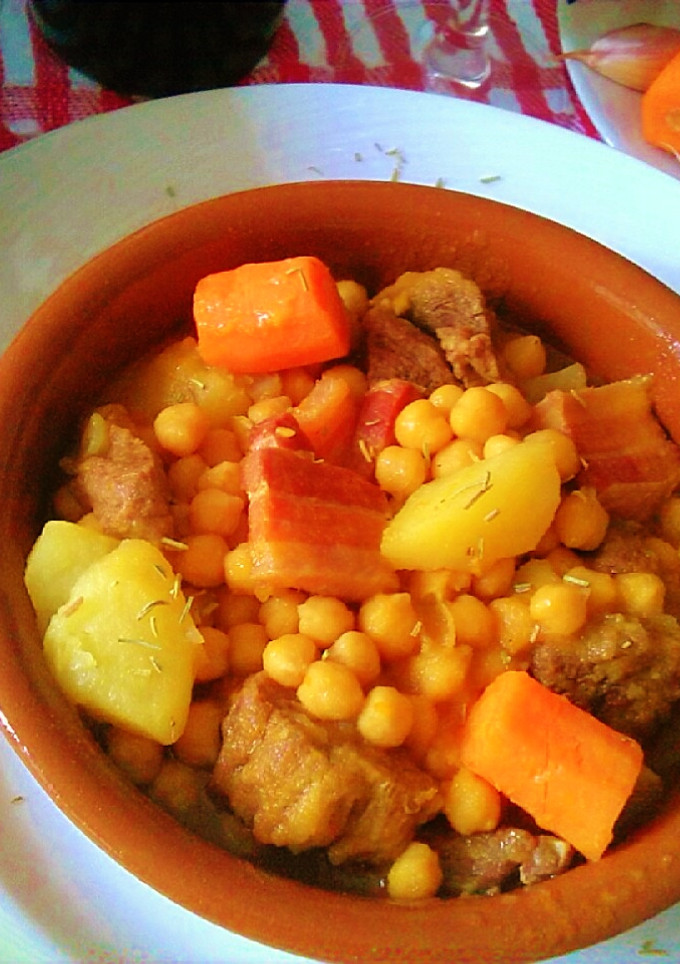 Una foto de Cocido de garbanzos pedrosillanos