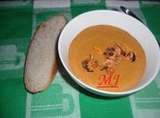 Una foto de sopa de patata y mejillones
