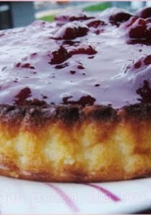 Una foto de Tarta de queso y yogur con mermelada