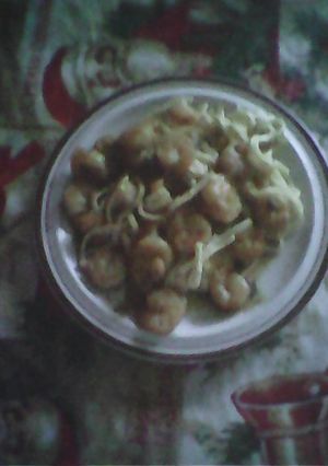 Una foto de Camarones al ajillo con pasta encremada