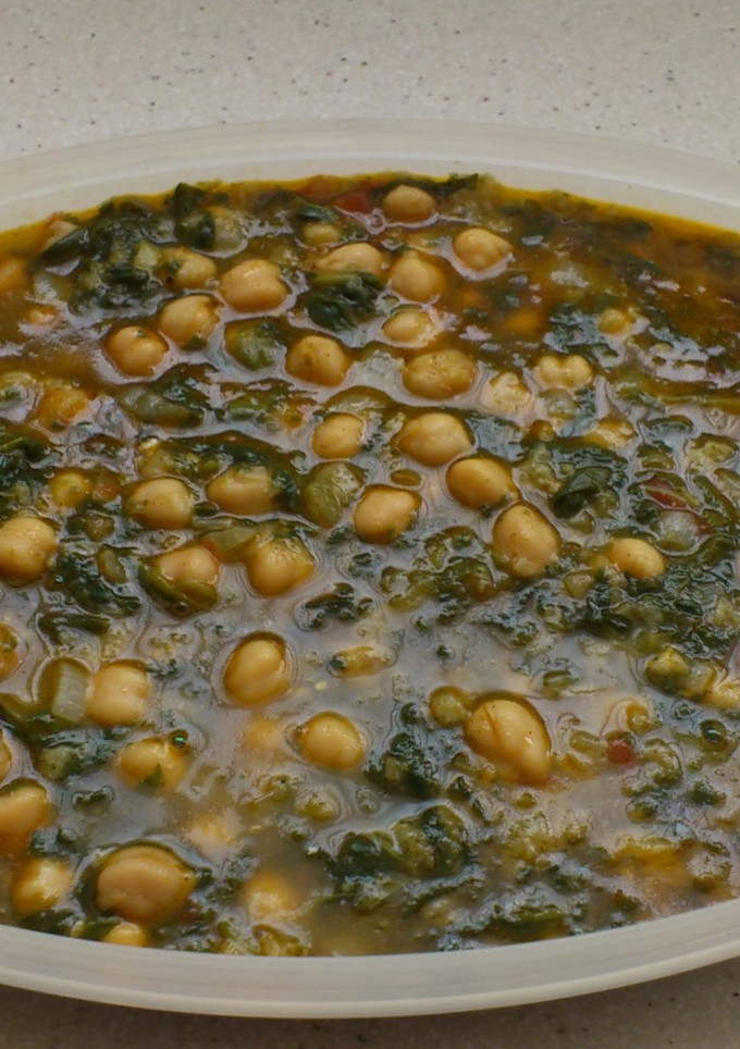 Una foto de Guiso de garbanzos y verduras