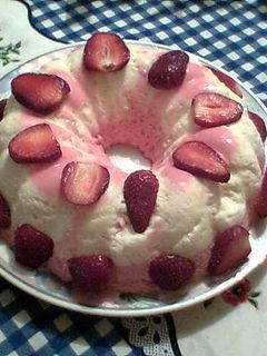 Una foto de Bavarois de dos leches con frambuesas