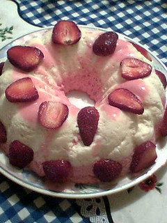 Una foto de Bavarois de dos leches con frambuesas