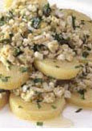 Una foto de Ensalada de papas, aceitunas y huevo