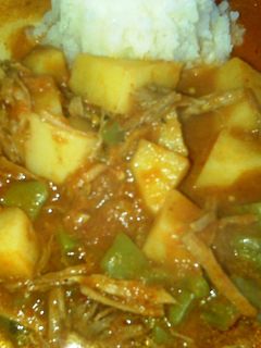 Una foto de Ropa vieja con nopales