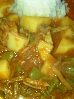 Una foto de Ropa vieja con nopales