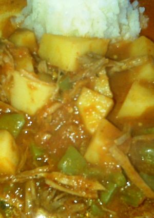 Una foto de Ropa vieja con nopales