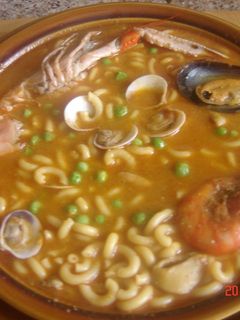 Una foto de Fideos a la cazuela marinera