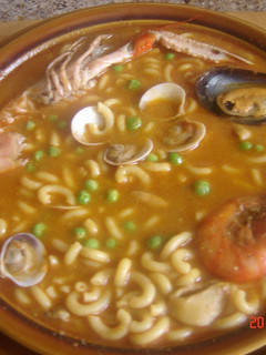 Una foto de Fideos a la cazuela marinera