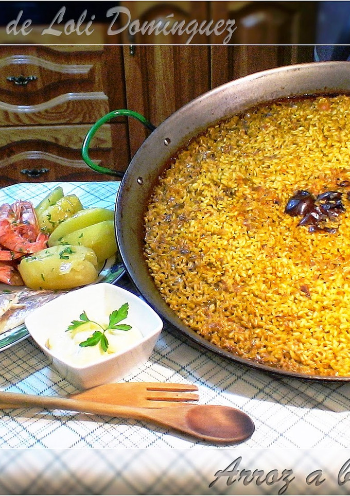 Una foto de Arroz a banda a la forma tradicional