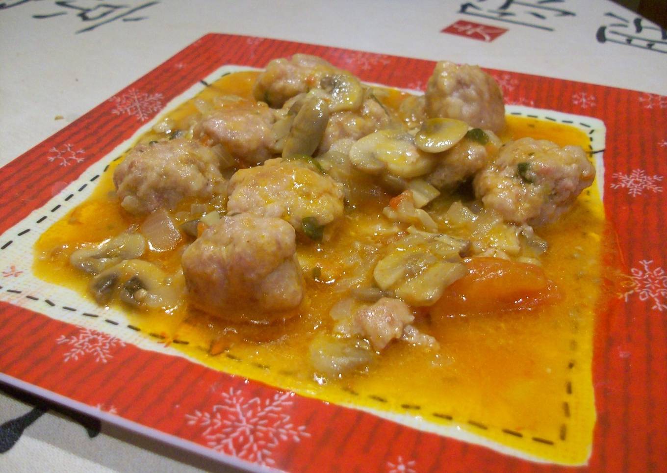 Albóndigas con champiñones y vino<br />