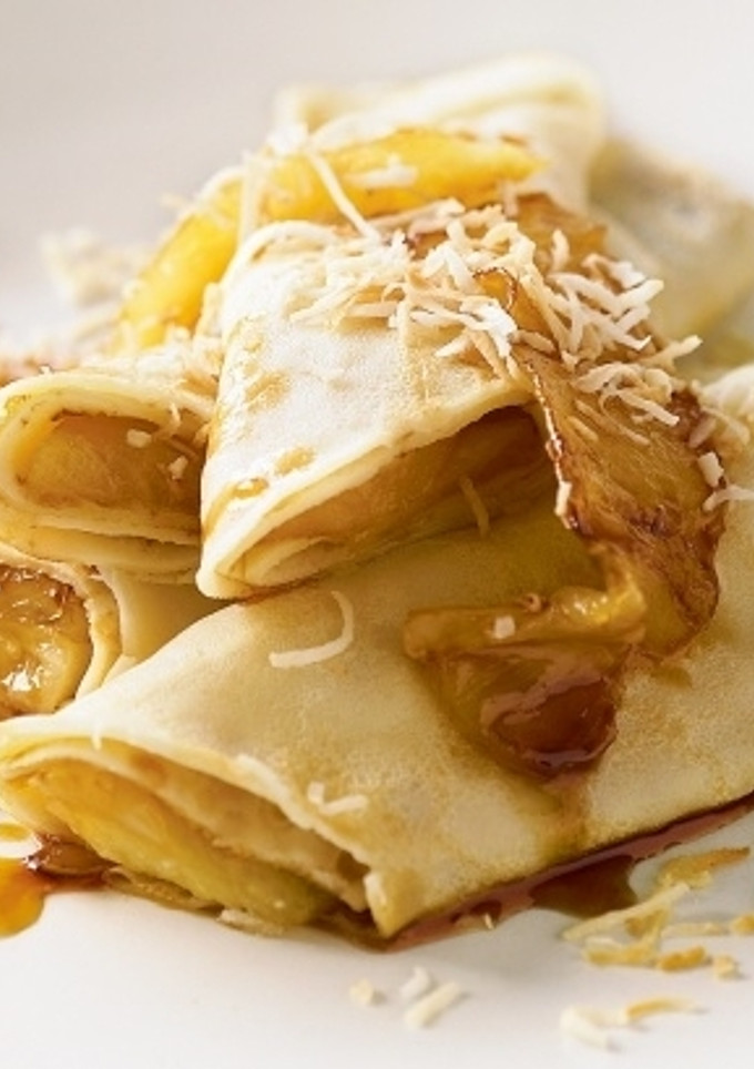 Una foto de Crepes de piña y coco