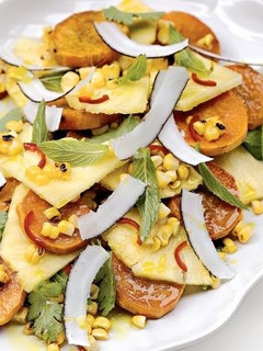Una foto de Ensalada templada de patatas con piña