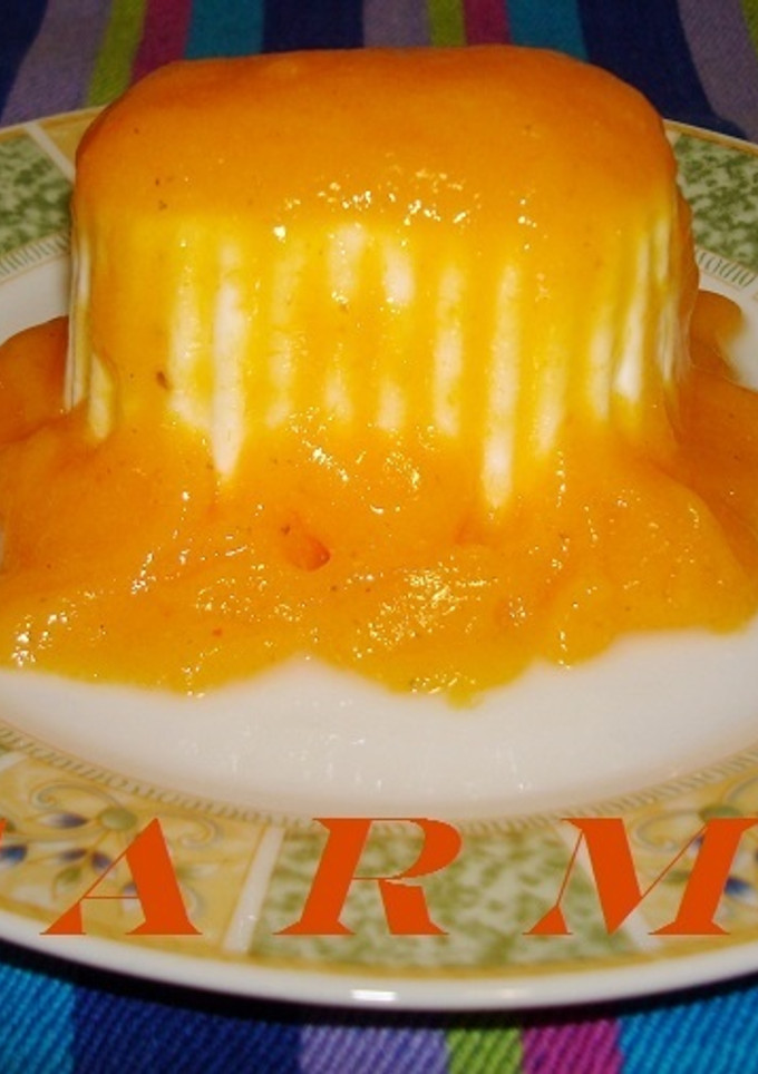 Una foto de Volcán de caqui y queso fresco