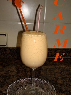 Una foto de Batido de piña y caqui light