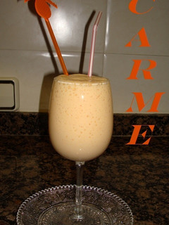 Una foto de Batido de piña y caqui light