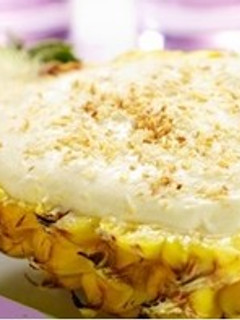 Una foto de Piña con relleno de piña al ron