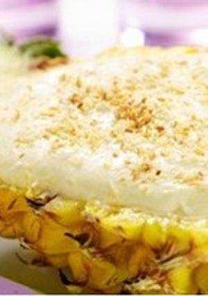 Una foto de Piña con relleno de piña al ron