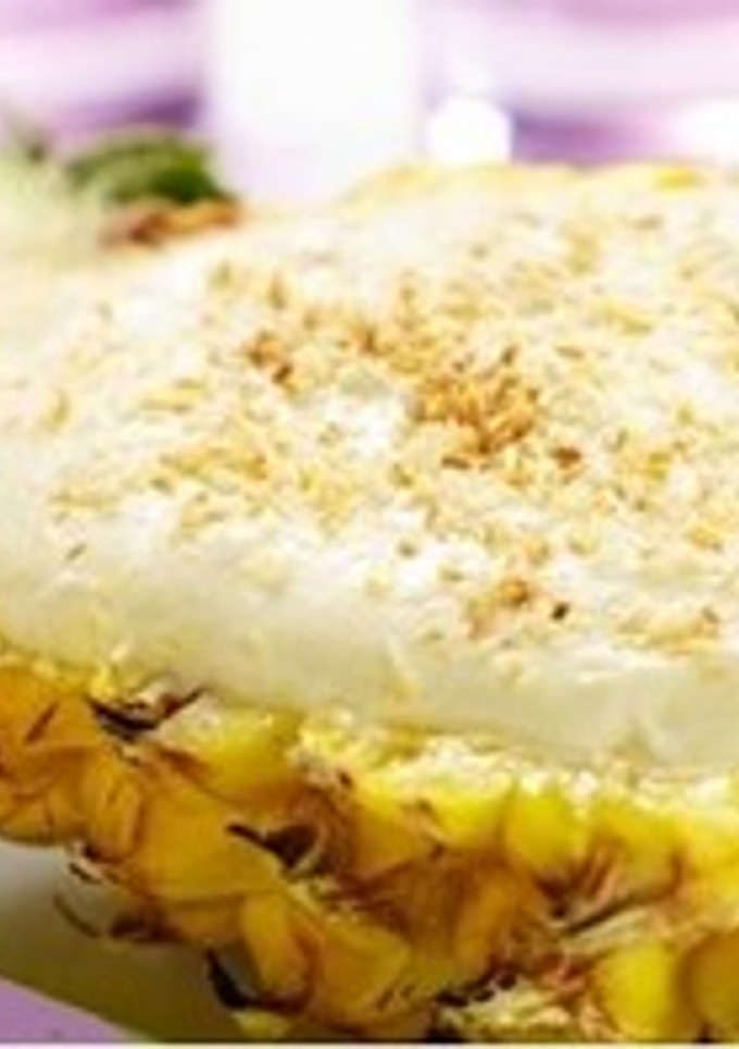 Una foto de Piña con relleno de piña al ron