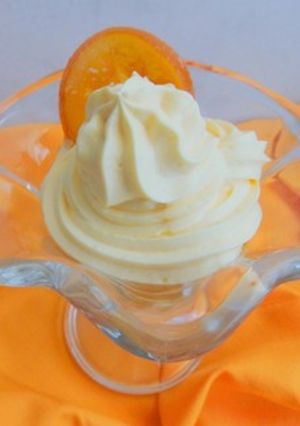 Una foto de Copa de crema de vainilla y piña