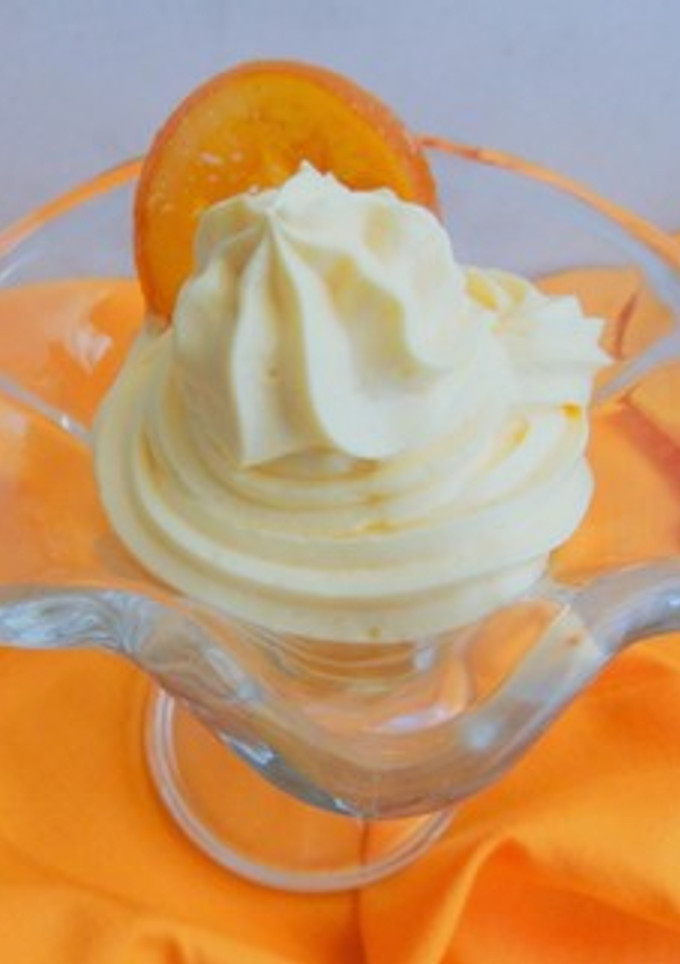 Una foto de Copa de crema de vainilla y piña