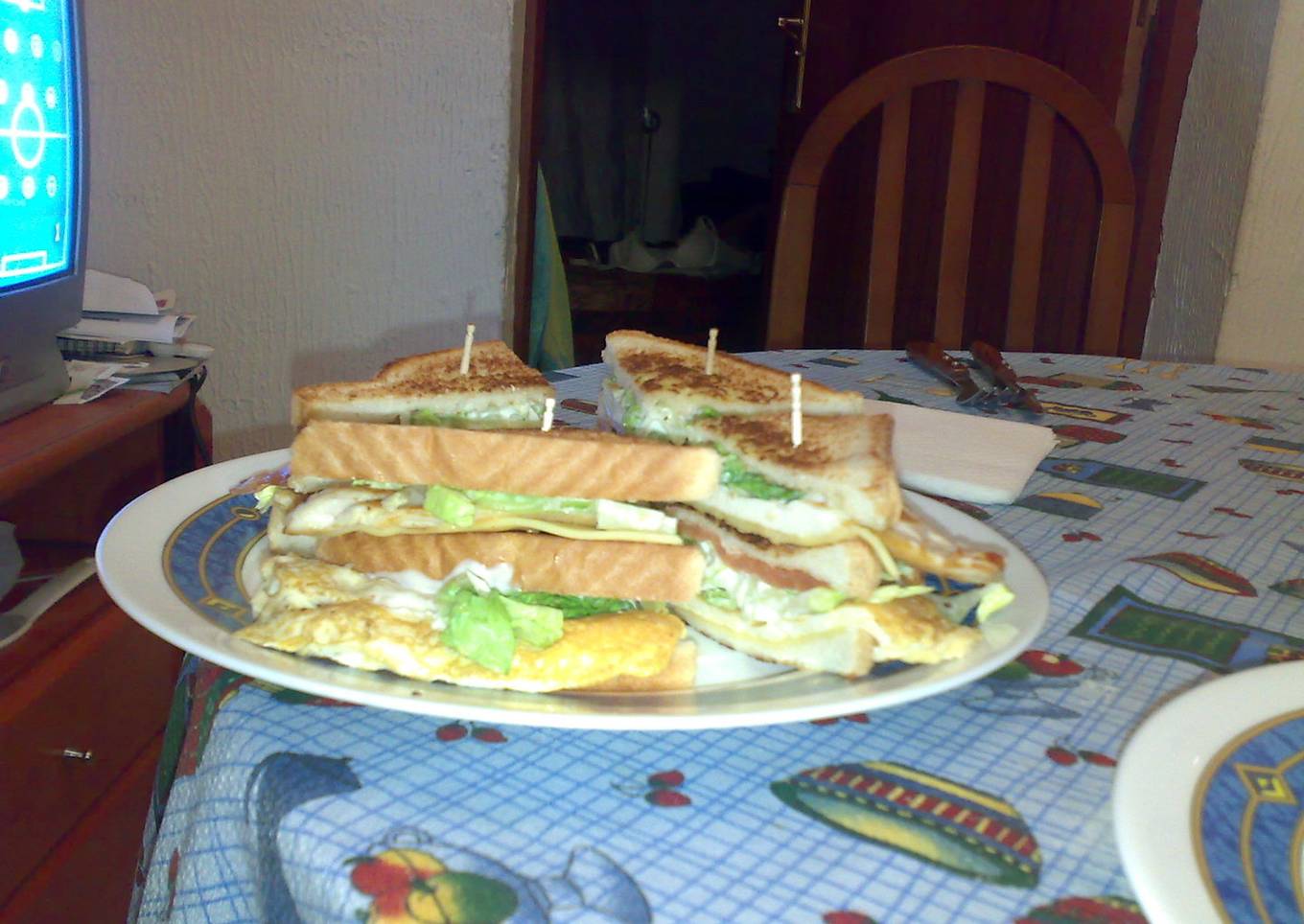 Sándwich de pollo con tortilla francesa