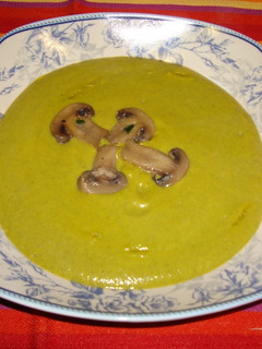 Una foto de Crema de brócoli con champiñones