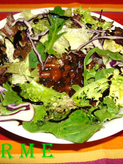 Una foto de Ensalada fresca con setas salteadas y aliñadas con vinagre de Módena
