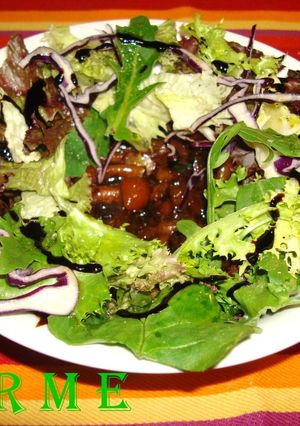 Una foto de Ensalada fresca con setas salteadas y aliñadas con vinagre de Módena