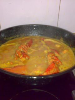 Una foto de Arroz con bogavante, chirlas y calamares