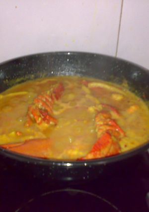 Una foto de Arroz con bogavante, chirlas y calamares