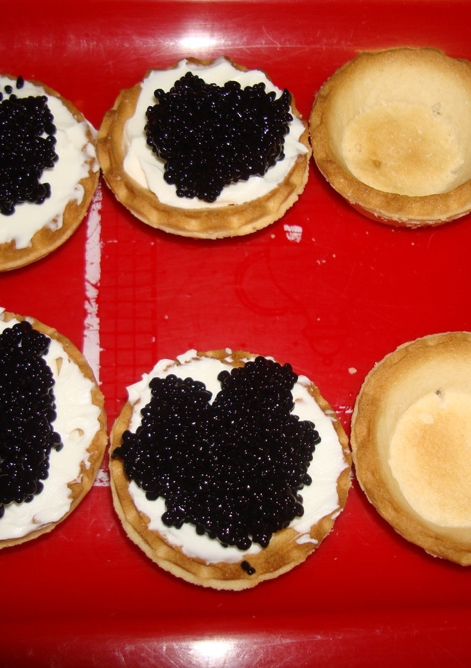 Una foto de Tartaletas de aguacate y caviar