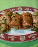 Rollitos de salmón con pipirrana 