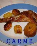 Cabrito asado al horno, con patatitas y manzanas