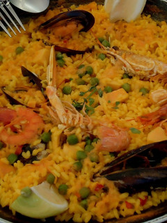 Una foto de Paella de marisco fácil